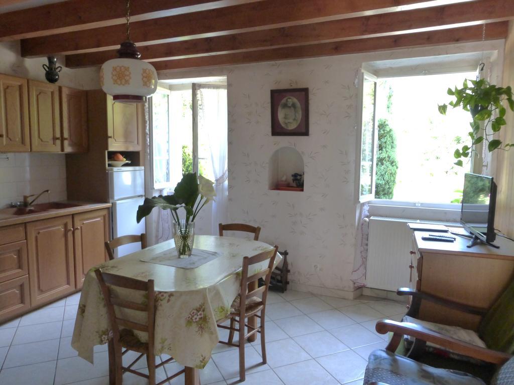 Au Coeur De La Campagne - Gite Non Loins D'Annecy- A 17 Min D'Annecy - Tout Pret D'Aix Les Bains Saint-Girod Δωμάτιο φωτογραφία